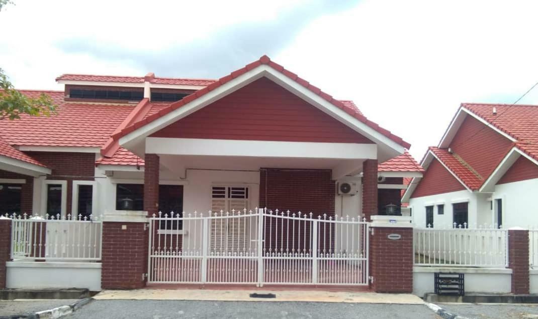 Seri Homestay 293スンガイ・プタニ エクステリア 写真